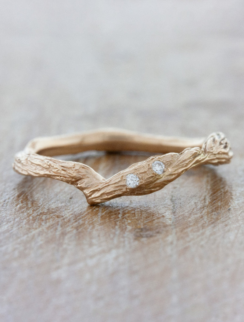 caption:Shown in 14k rose gold