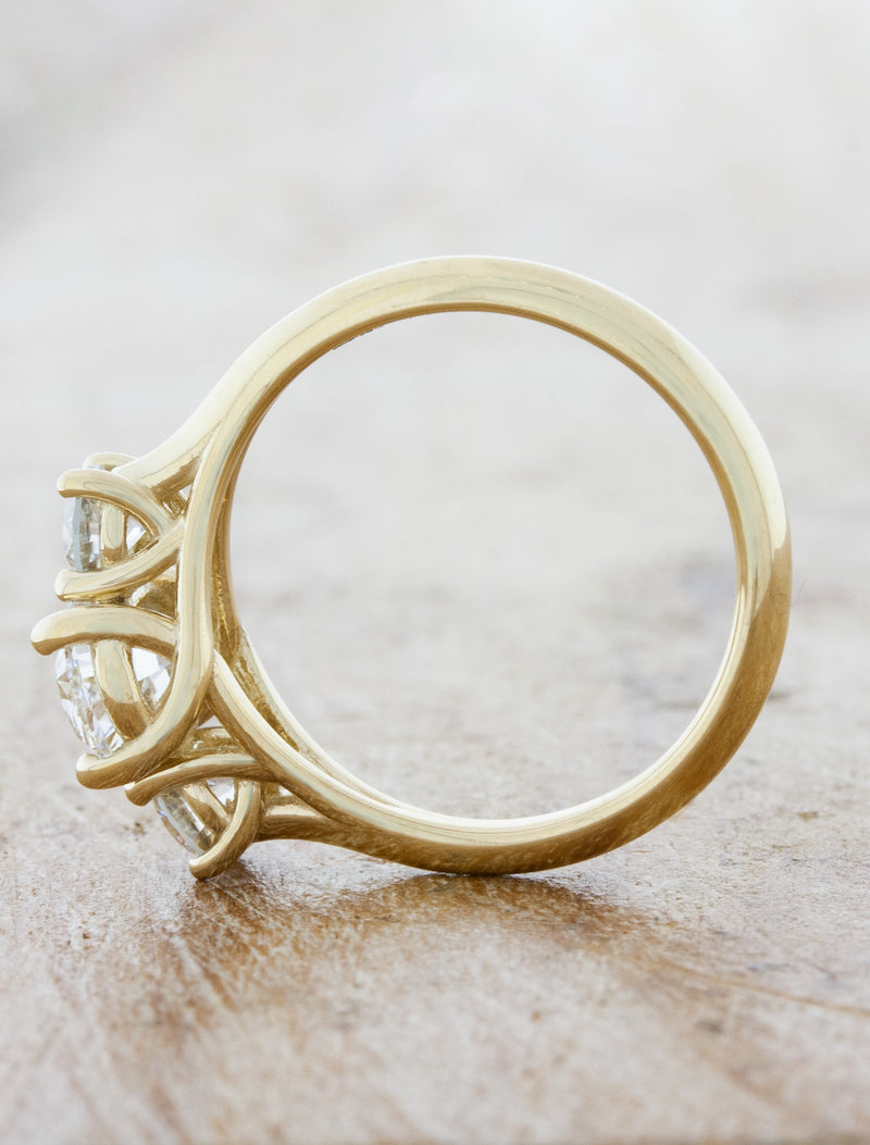 Hetty Oval - Natural Diamonds