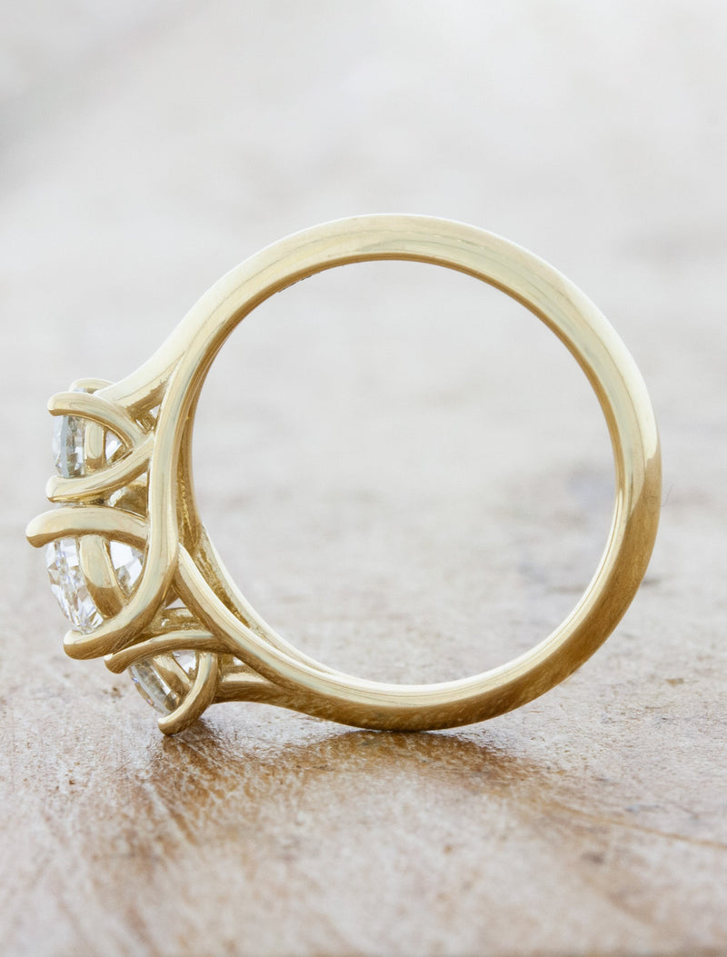 Hetty Oval - Lab Grown Diamonds