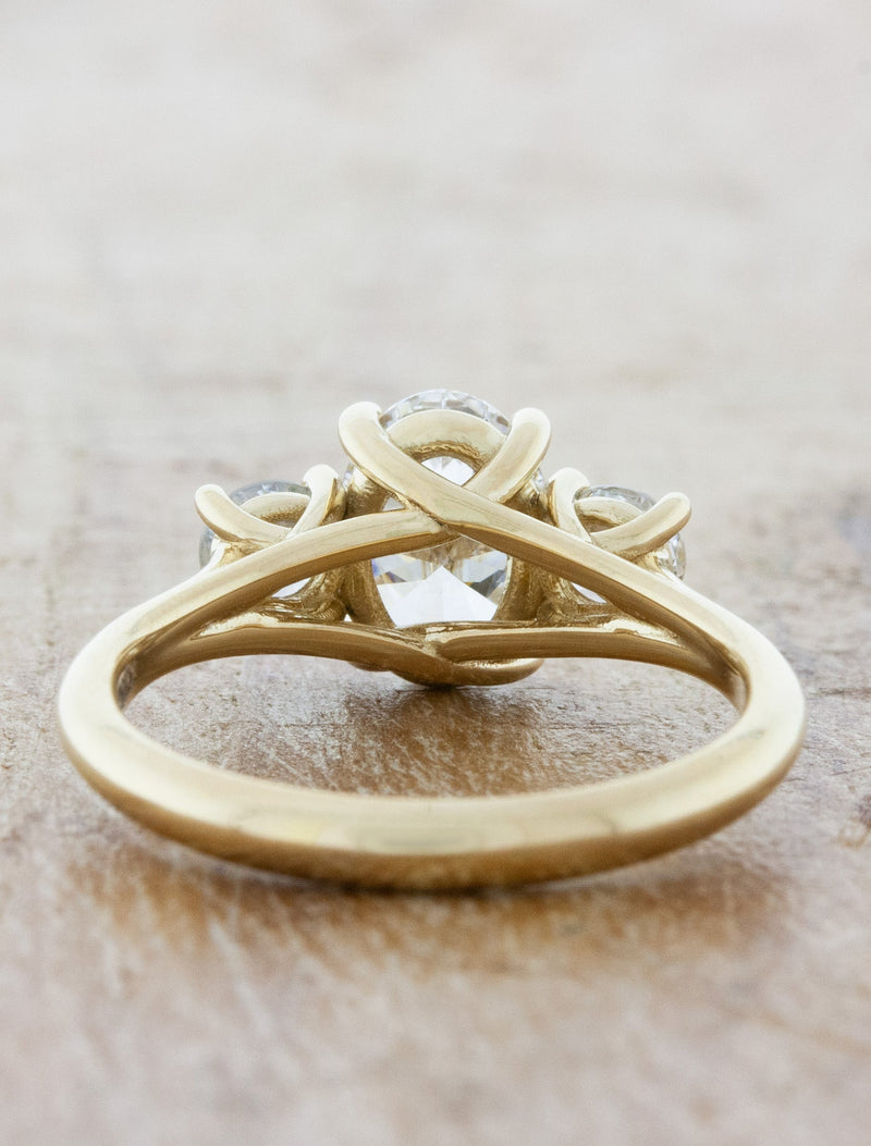 Hetty Oval - Lab Grown Diamonds
