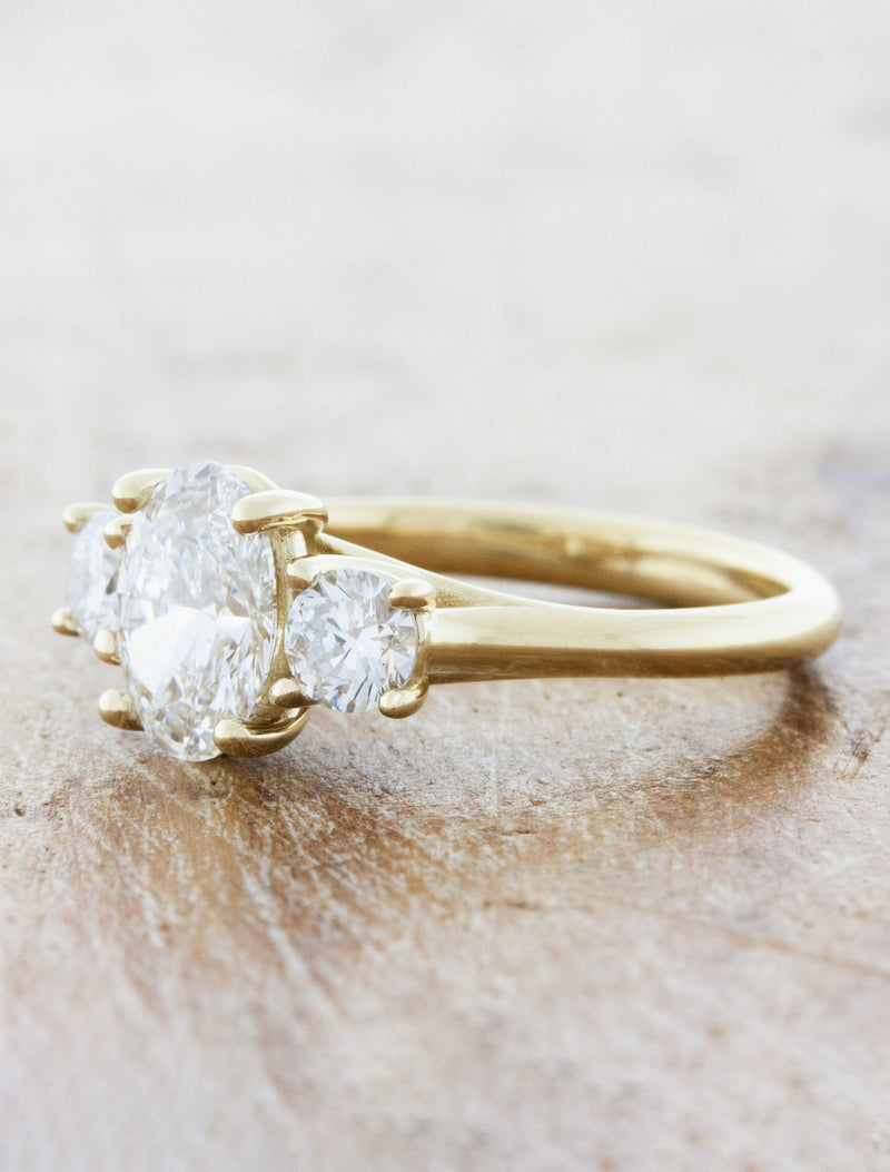 Hetty Oval - Lab Grown Diamonds