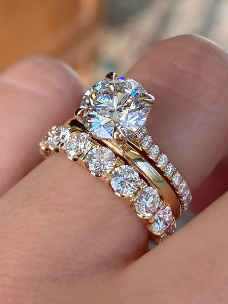 Pavé diamond solitaire wedding ring set