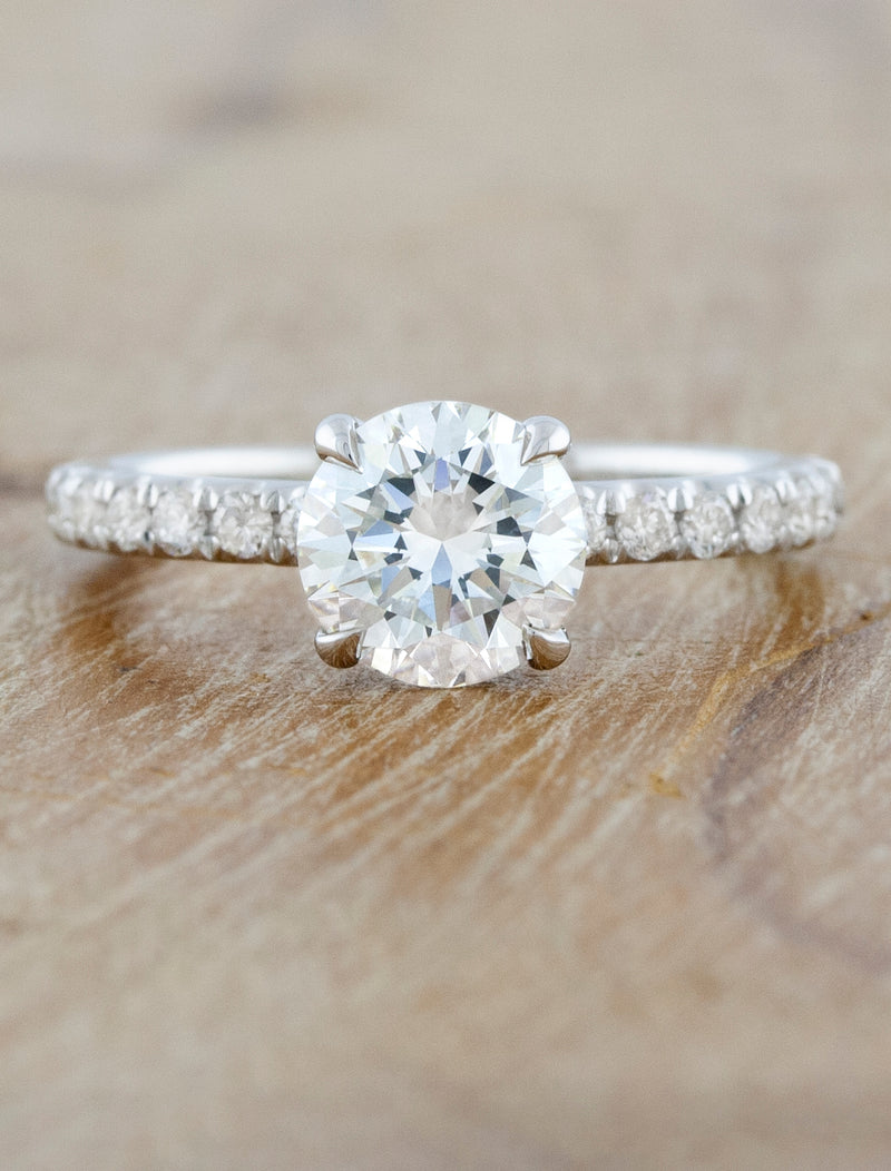 caption:Shown with 1ct round diamond in platinum