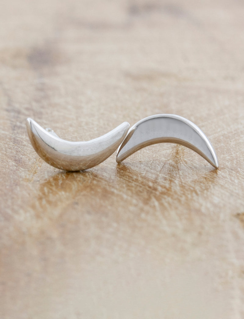 caption:Shown in platinum