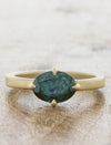 Simple & Classic Oval Sapphire in Yellow Gold