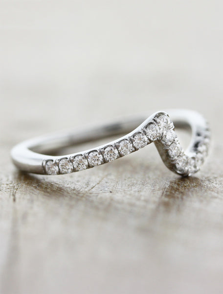 contoured "zig zag" diamond wedding ring