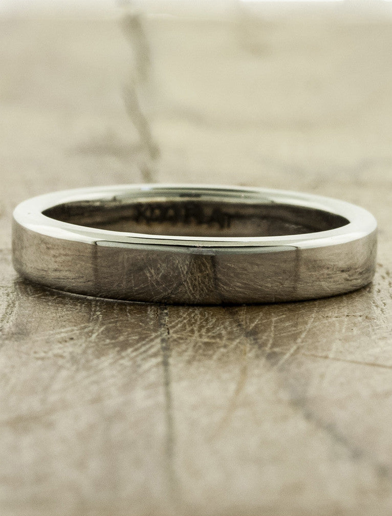 caption:Shown in 4mm width, platinum, polished