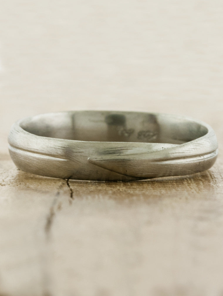 caption:Shown in 14k white gold