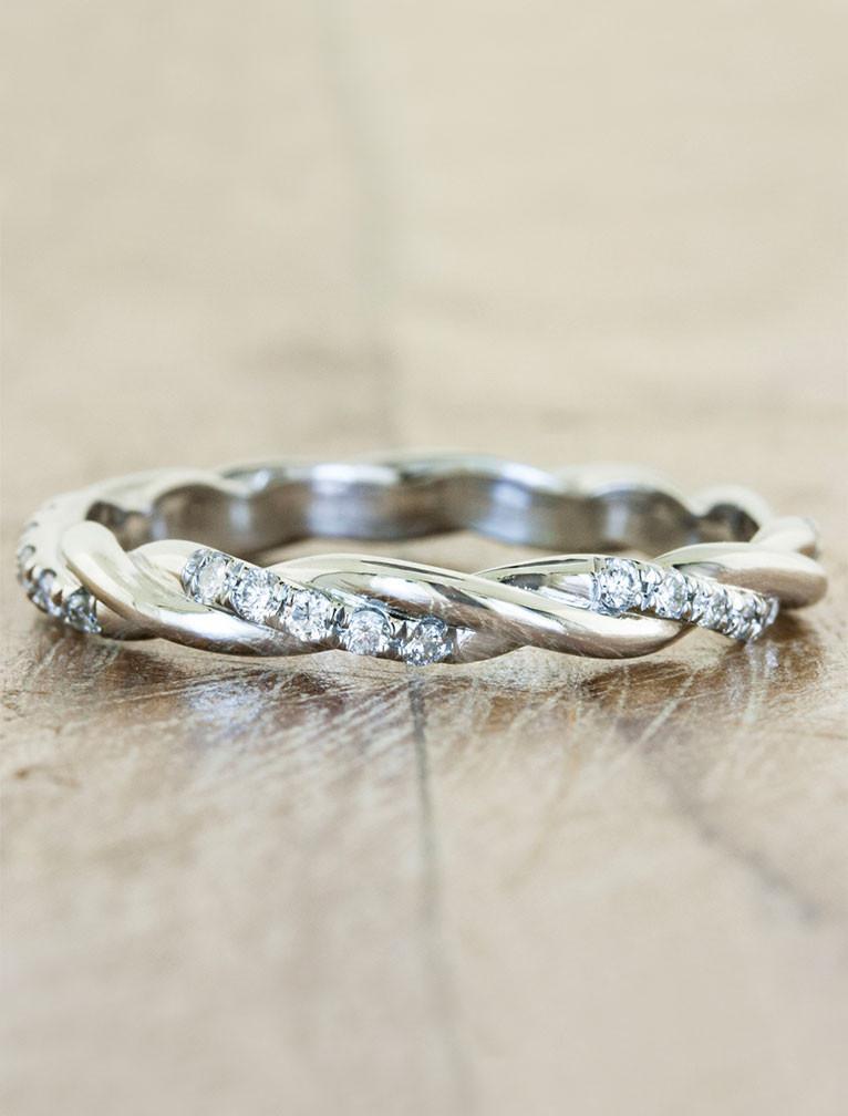 caption:Shown in platinum with diamonds on every other rope