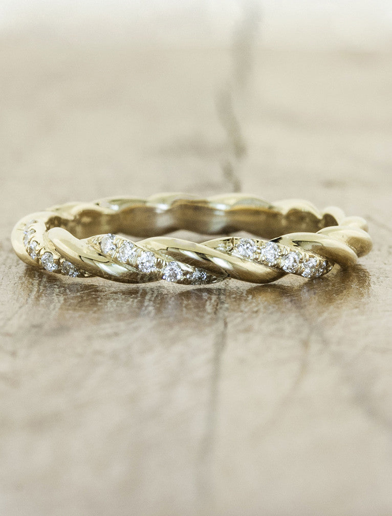 caption:Shown in 14k yellow gold with diamonds on every other rope