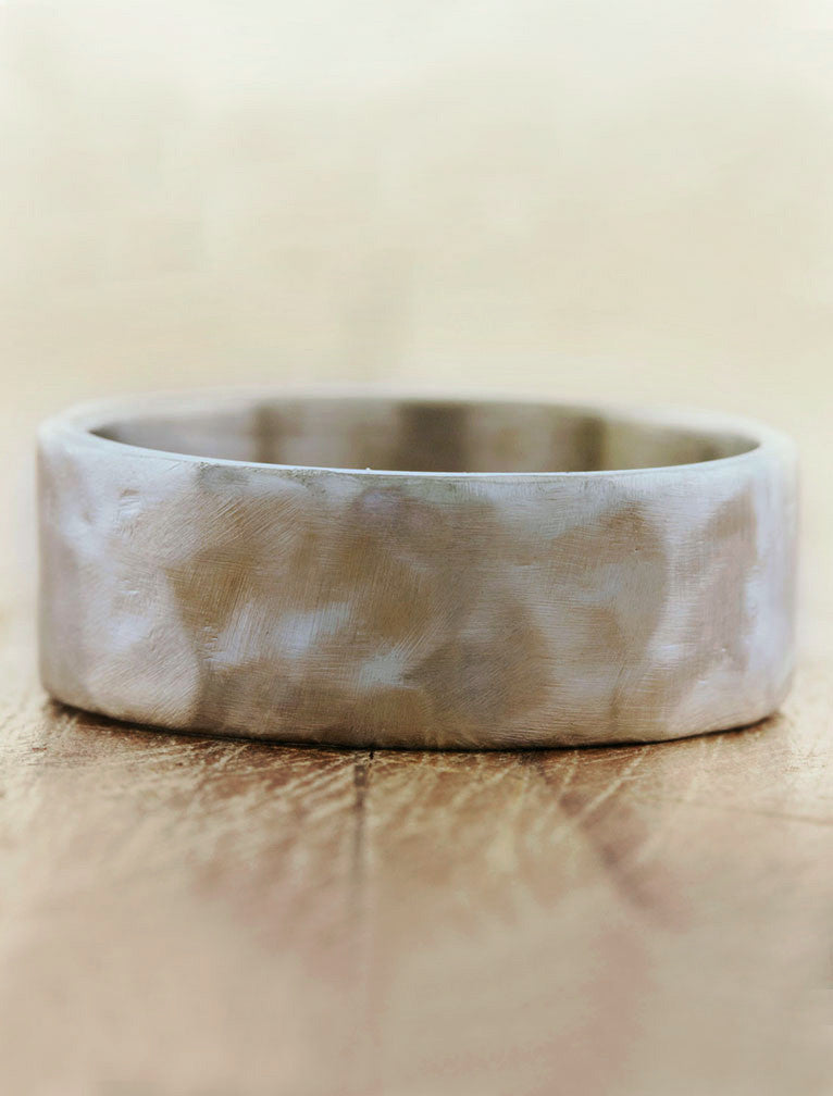caption:Shown in platinum, brushed finish