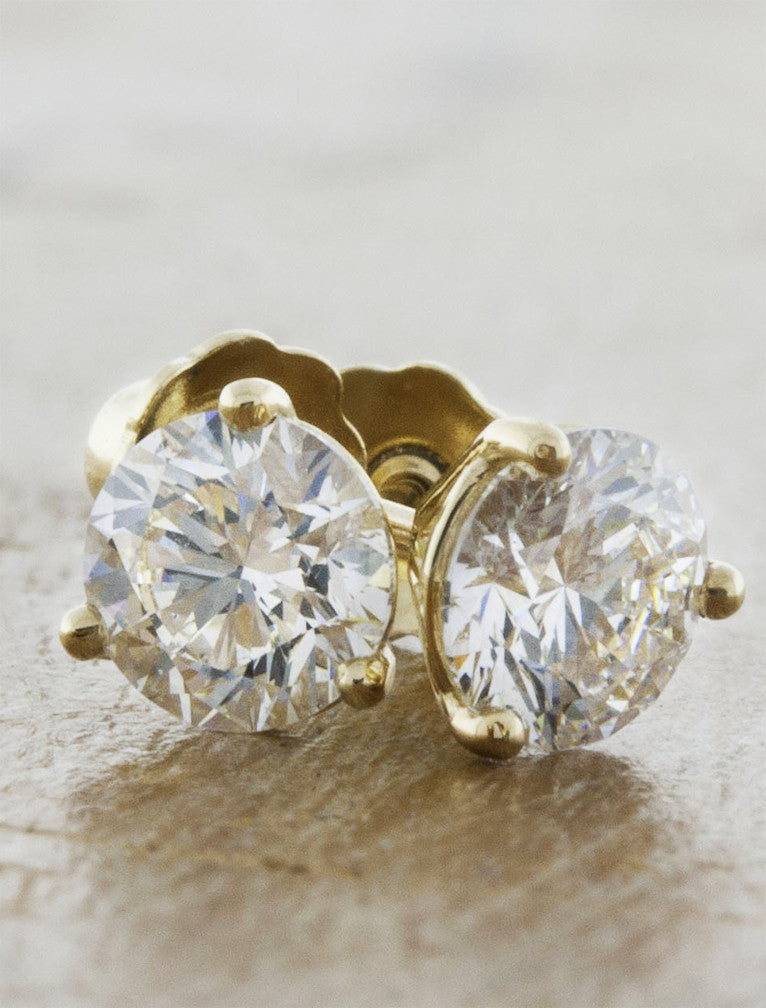 caption:Shown in 14k yellow gold