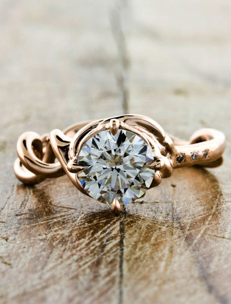 Emily Ratajkowski Has a New Pair of Natural Diamond Reset Rings