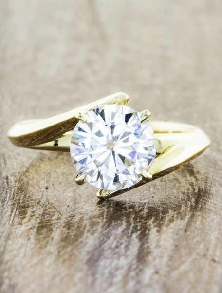 Unique modern engagement ring;caption:2.50ct. Round Diamond 14k Yellow Gold