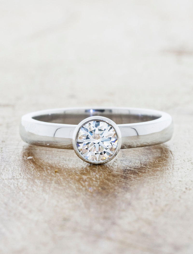 caption:Shown with 0.7ct round diamond in platinum