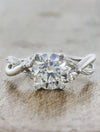 caption:Shown with 1ct round diamond in platinum