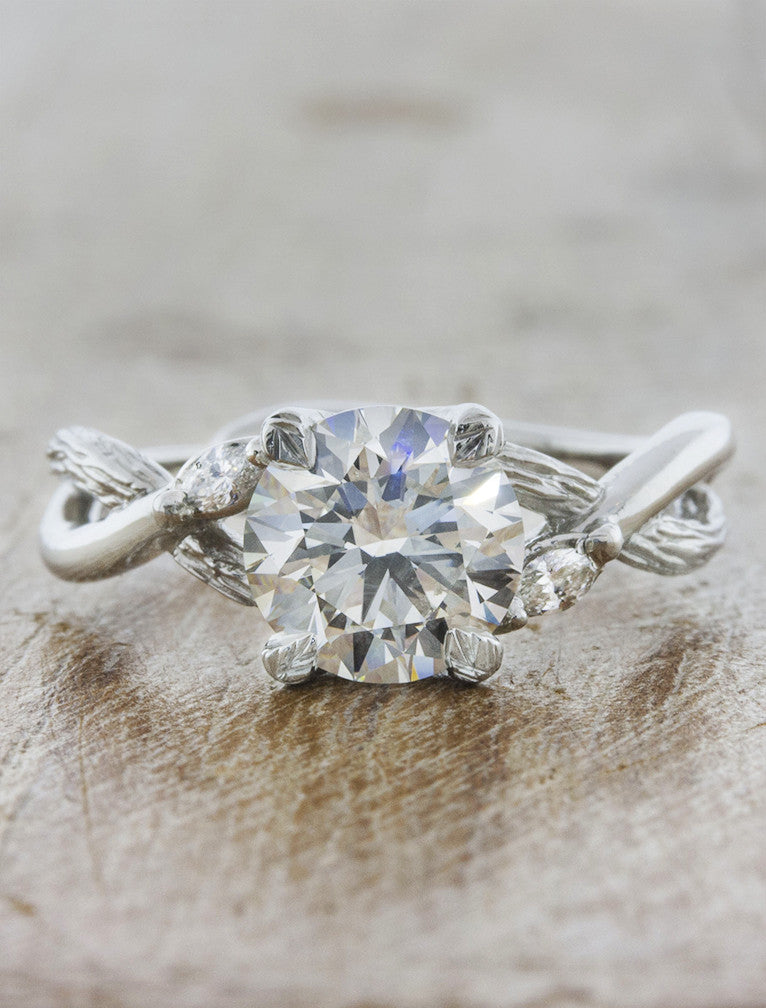 caption:Shown with 1ct round diamond in platinum
