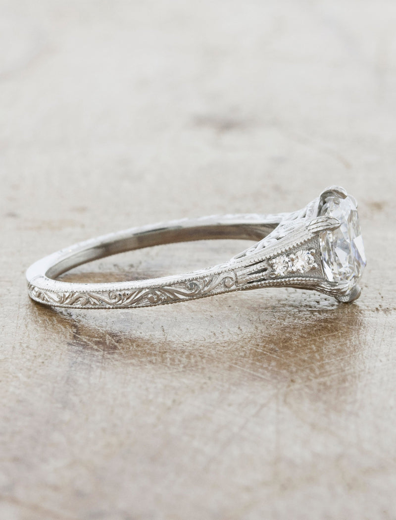 caption:Customized with swirled engraving pattern