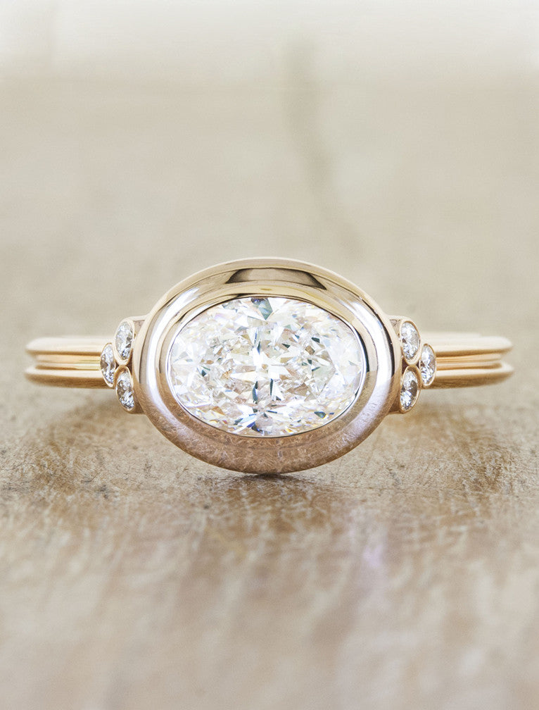 unique oval diamond ring in yellow gold 