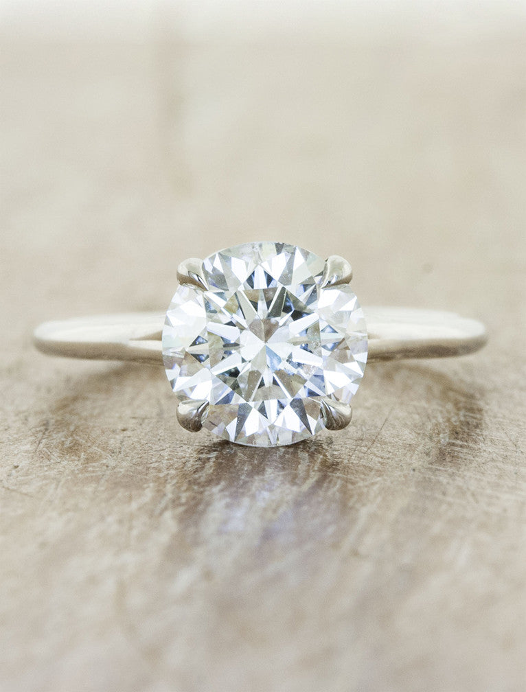 caption:Shown with 1ct round diamond in platinum 