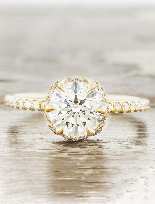 caption:2ct round cut diamond