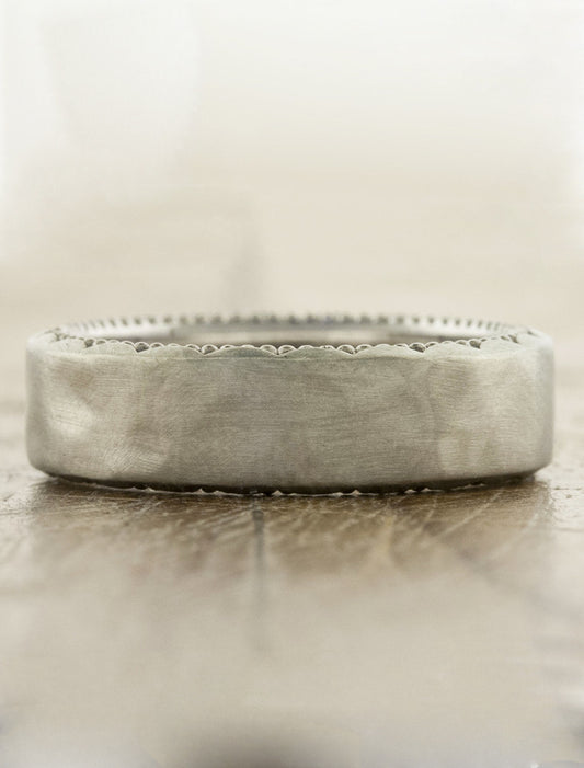 caption:Shown in platinum, satin finish