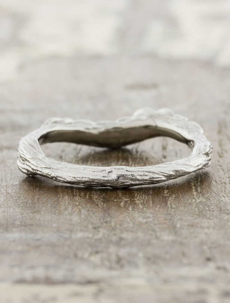 contoured, layered leaf design weding ring