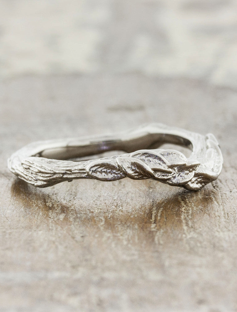 contoured, layered leaf design weding ring