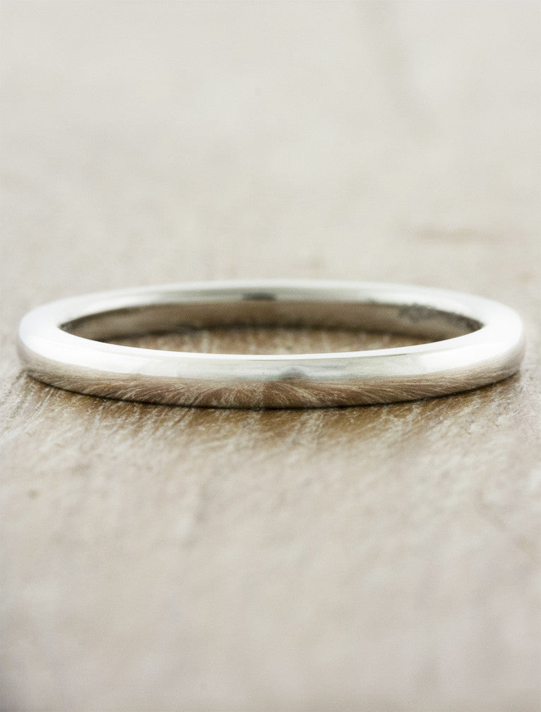 caption:Shown in platinum