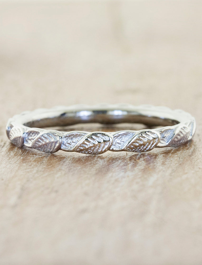 caption:Shown in platinum, polished finish