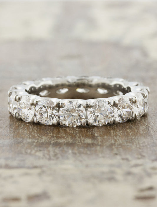 caption: Shown in 4mm width in platinum