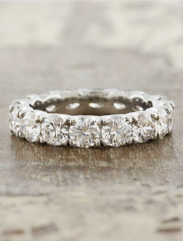 caption: Shown in 4mm width in platinum
