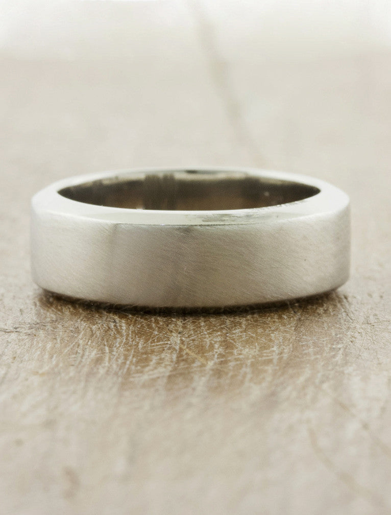 caption:Shown in 8mm and all brushed platinum