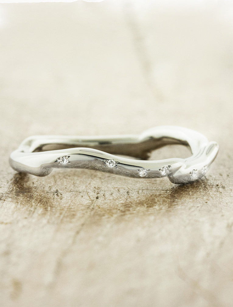 caption:Shown in 14k white gold