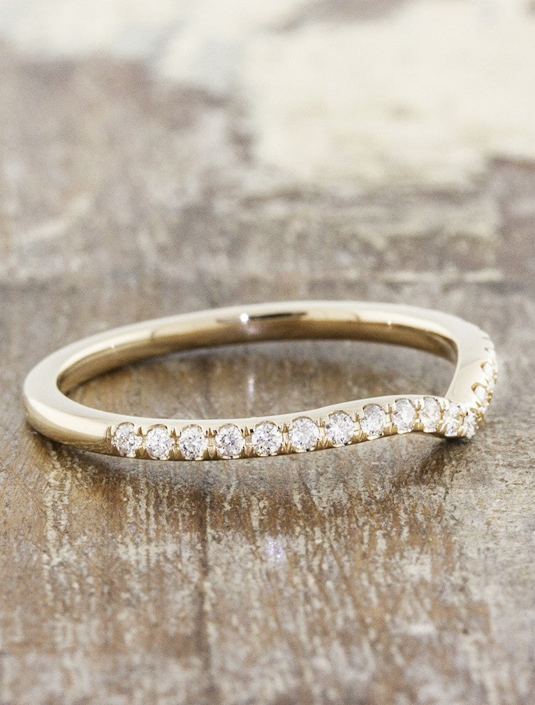 v-shaped chevron diamond wedding band - yellow gold