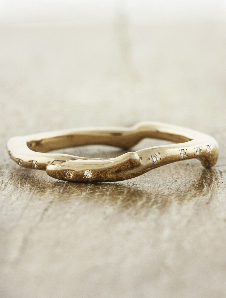 caption:Shown in rose gold