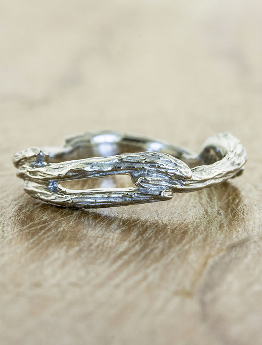 caption:Shown in 14k white gold