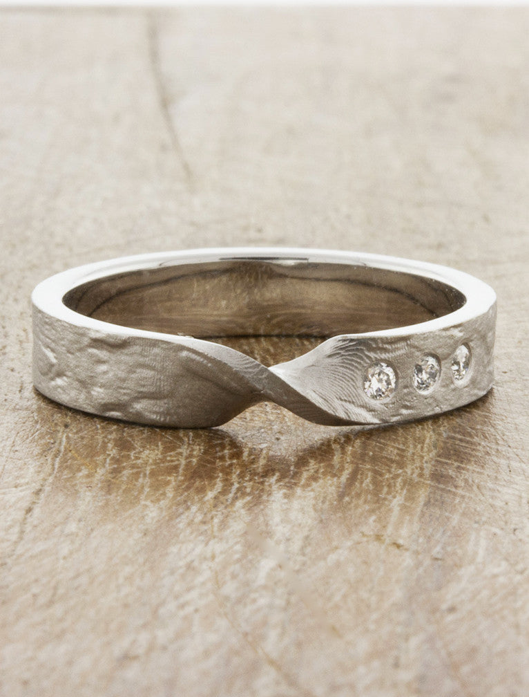 caption:Shown in 14k white gold