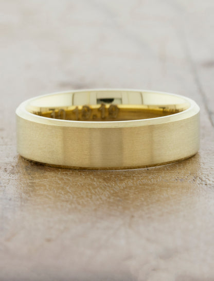 caption:Brushed center with polished edges in 14k yellow gold