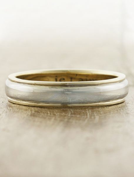 caption:Customized with yellow gold trim and no texture, shown in 5mm width