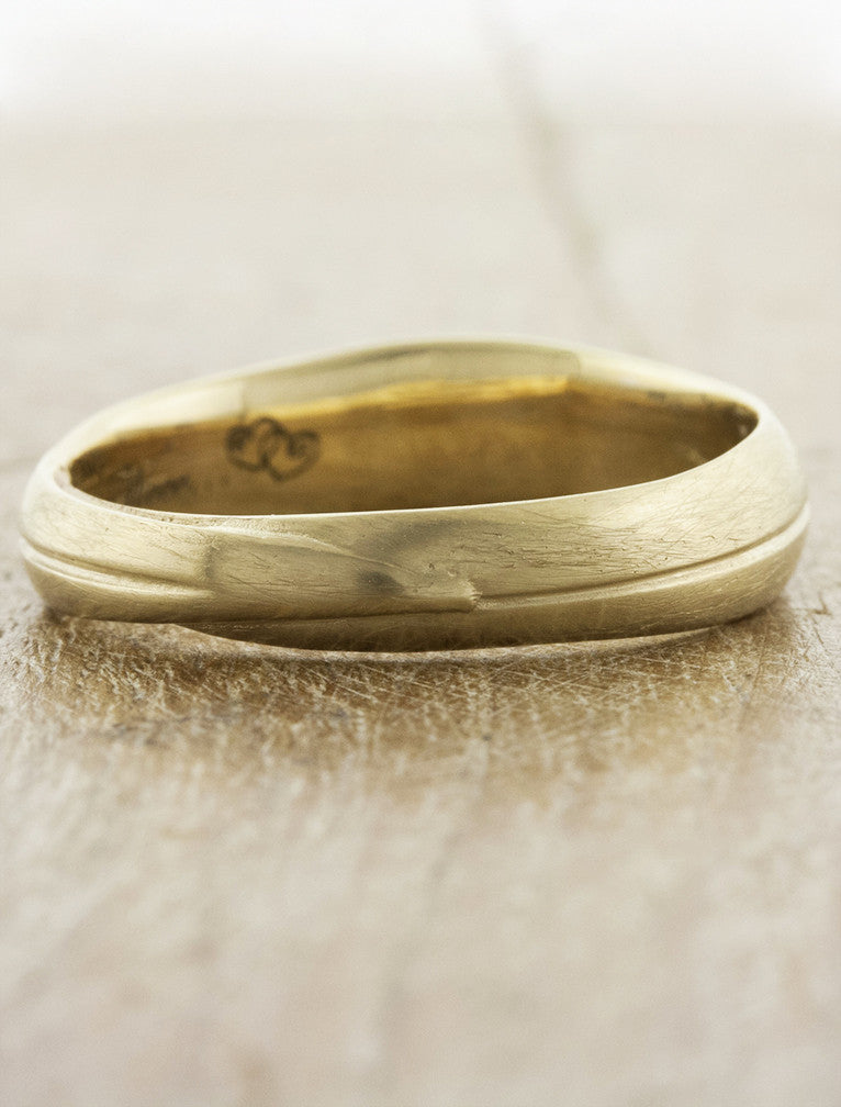 caption:Shown in 14k yellow gold