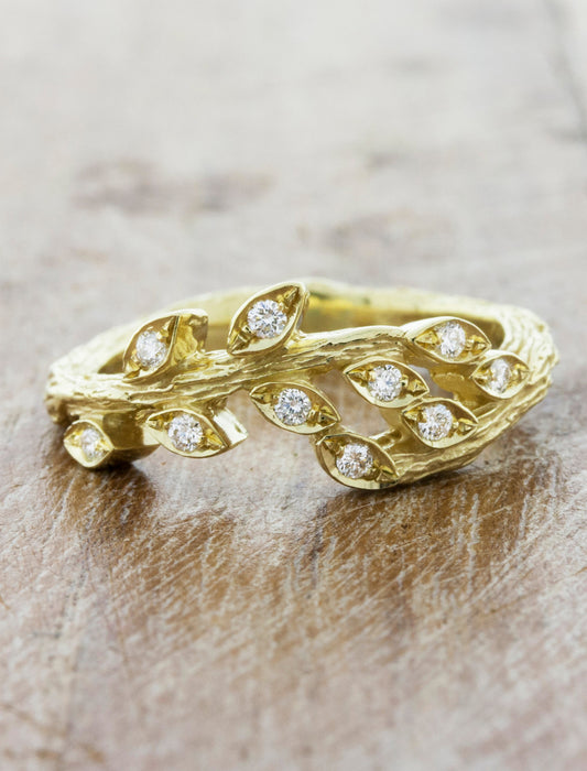 caption:Shown in 18k yellow gold