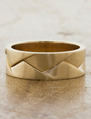 modern and comfortable wedding band caption:14k yellow gold 7mm 