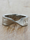 caption:Customized in 6mm width in platinum