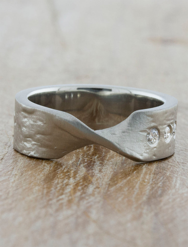 caption:Customized in 6mm width in platinum