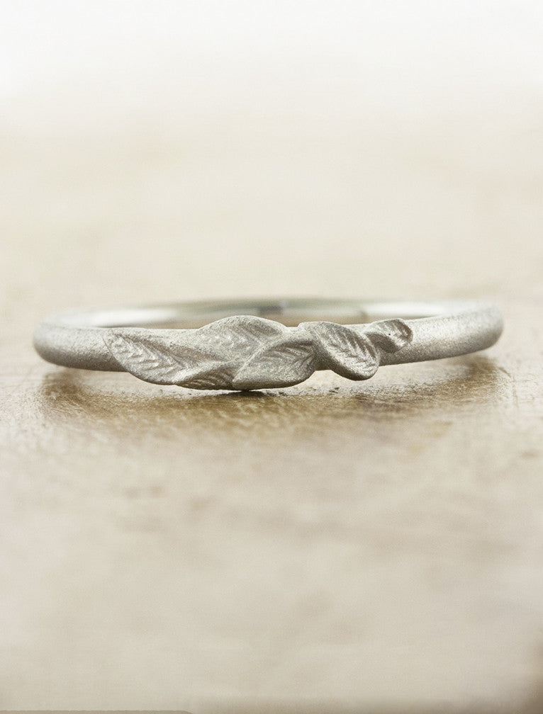 caption:Shown in 1.6mm width in platinum & custom sandblasted finish
