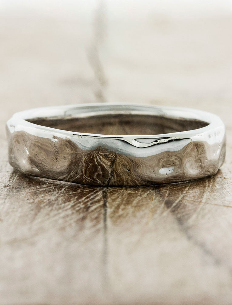 cation:Shown in platinum, polished finish